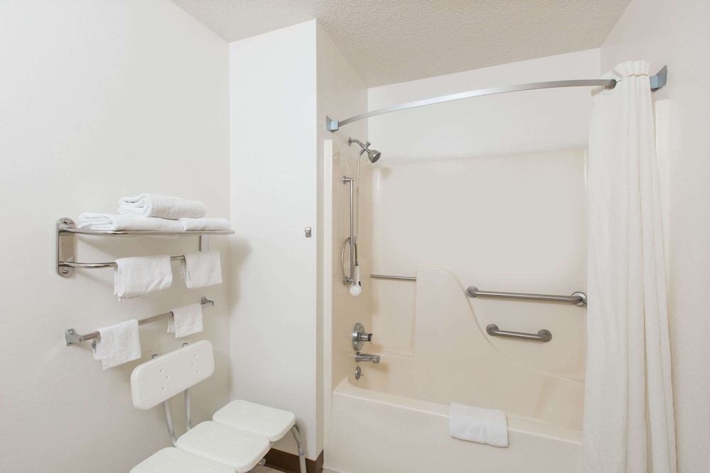Room, 1 Queen Bed, Accessible, Non Smoking - Photo 2