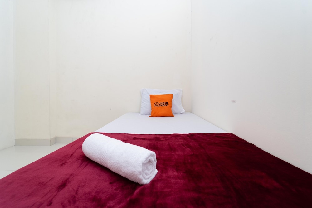 Single Room, Shared Bathroom