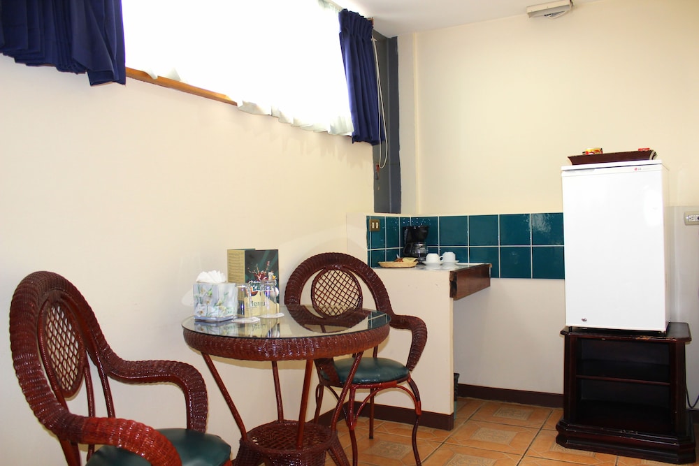 Deluxe Room, 1 King Bed - Modern Wing photo 3