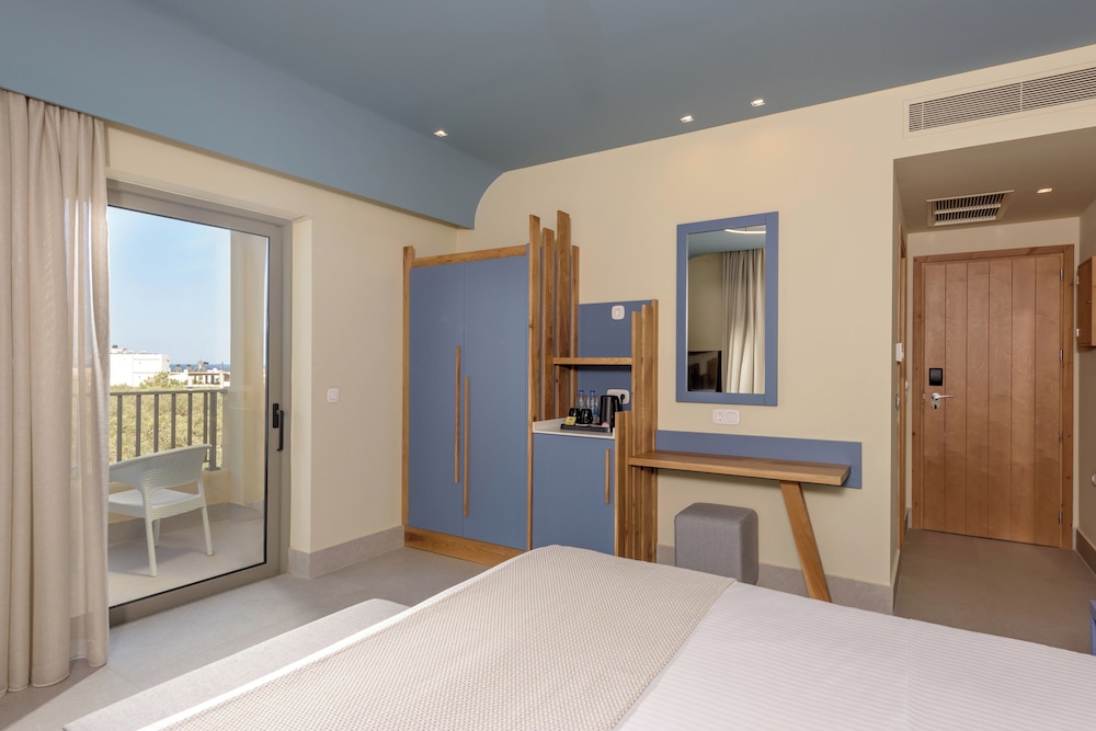 Classic Triple Room, Garden View