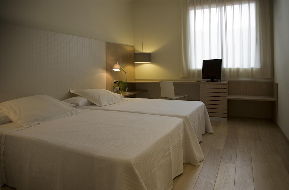 Standard Double Room Single Use - Photo 2