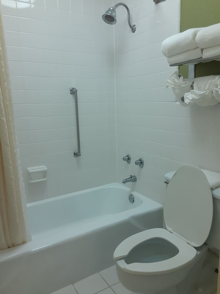 Standard Room, 2 Double Beds - Photo 4