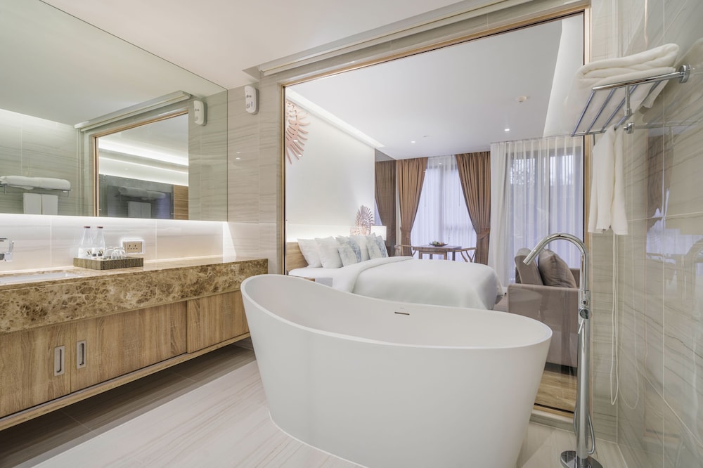 Deluxe Room, 2 Twin Beds, Pool Access - Photo 2