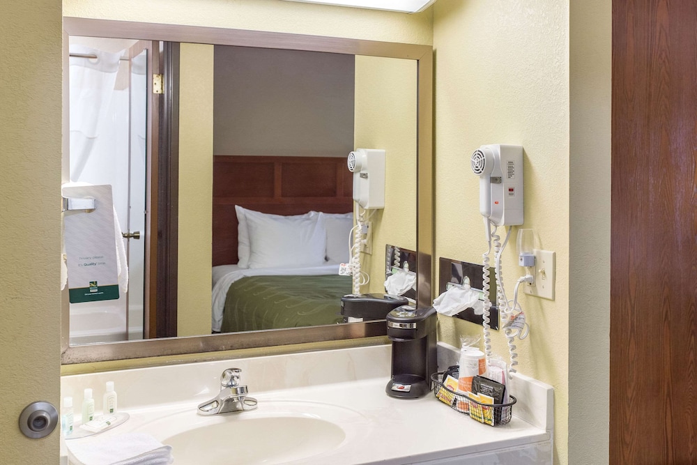Suite, 1 King Bed, Non Smoking, Jetted Tub - Photo 8