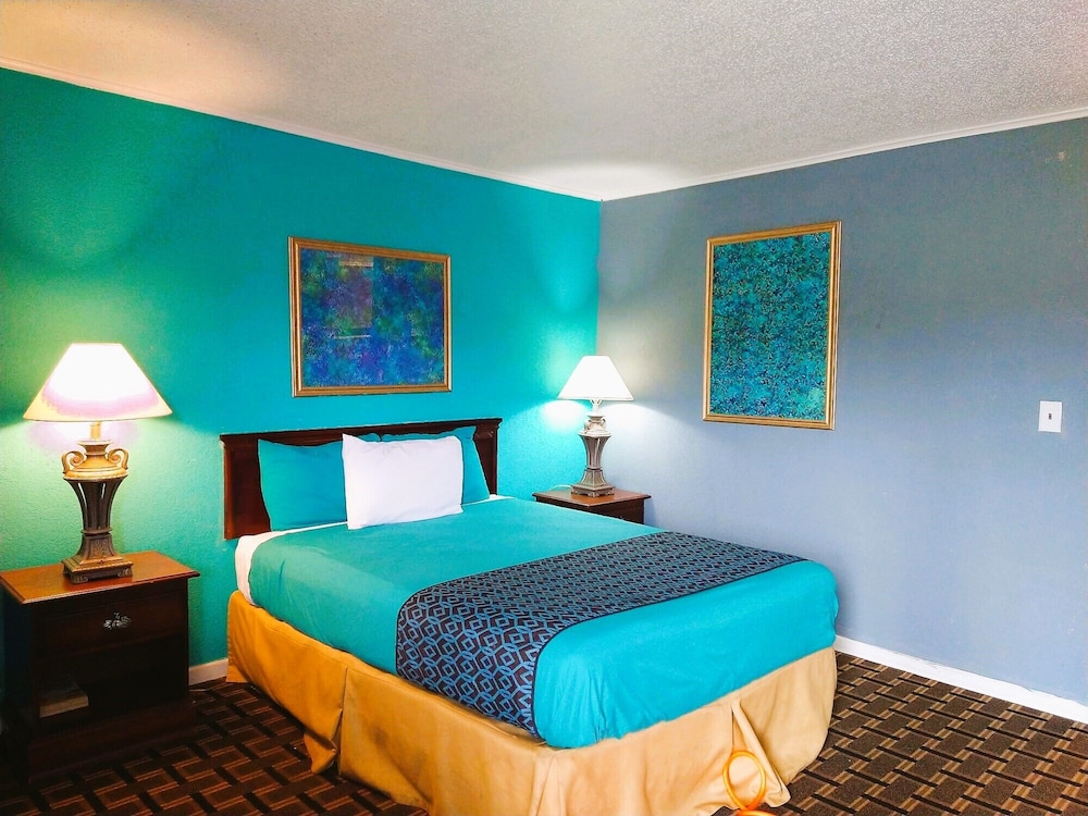 Standard Room, 1 Queen Bed
