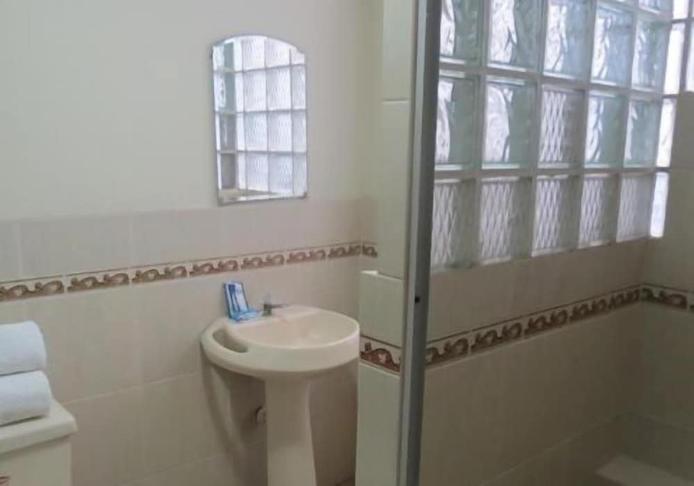 Family Room, 2 Bedrooms, Private Bathroom photo 2