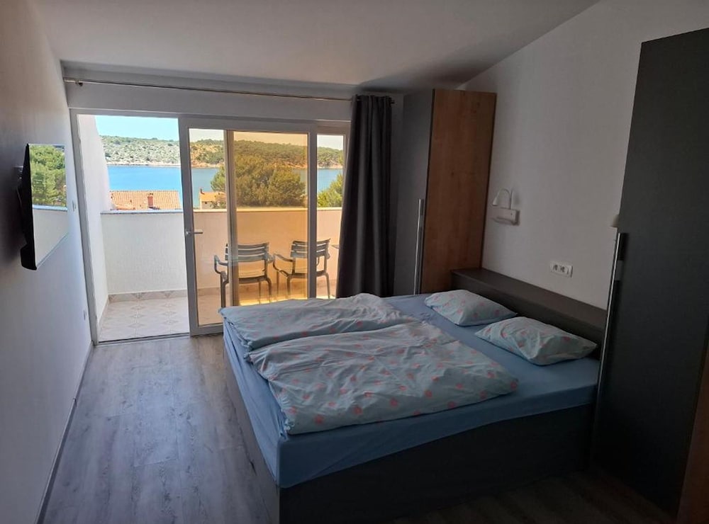 Double Room (Deluxe Double Room with Balcony and S)
