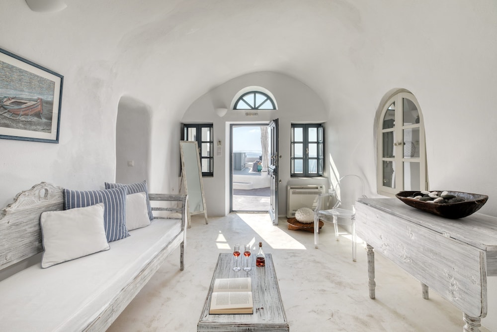Signature Cave Suite