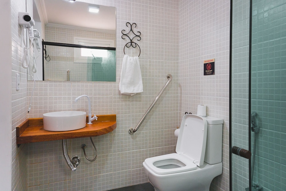 Deluxe Room - Photo 11