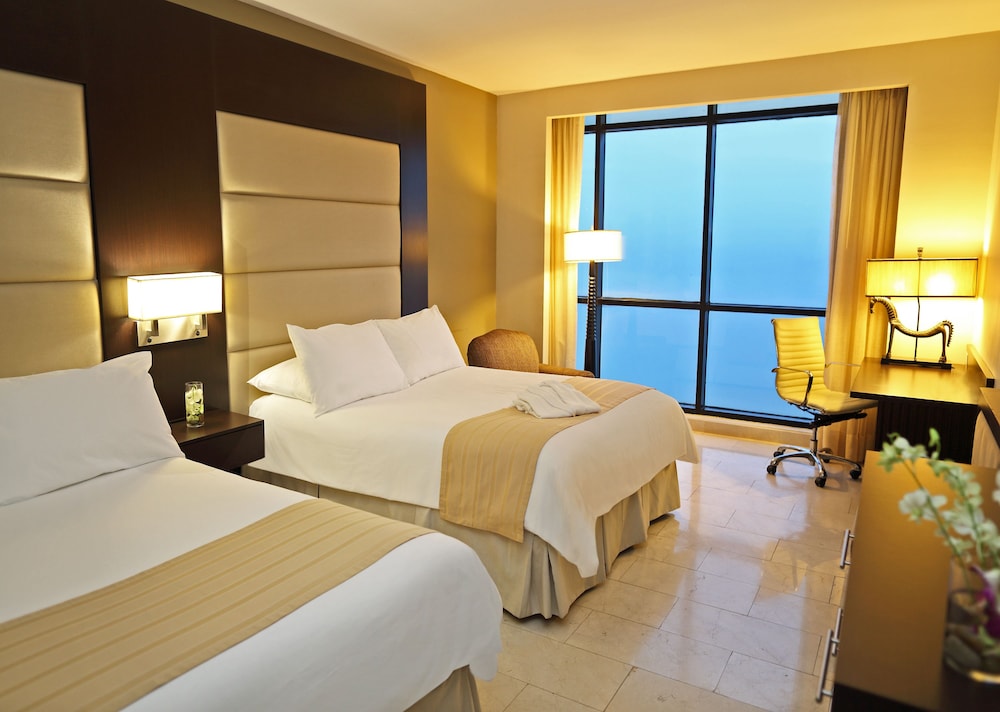 Premium Room, 2 Queen Beds, Club Lounge Access, Ocean View - Photo 2