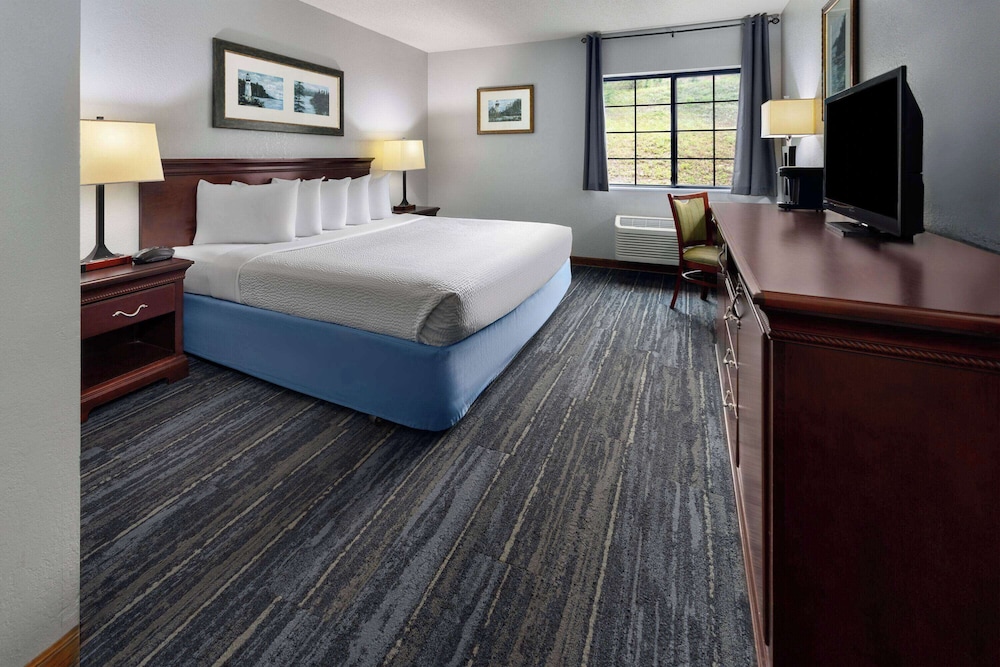 Room, 1 King Bed, Accessible - Photo 1