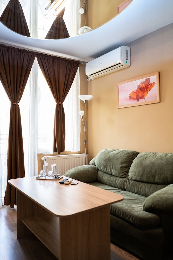 Superior Triple Room, 1 Queen Bed with Sofa bed, Garden View photo 2