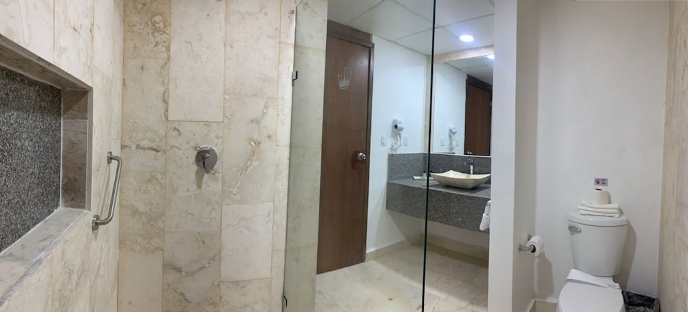 Standard Double Room, 1 King Bed - Photo 3