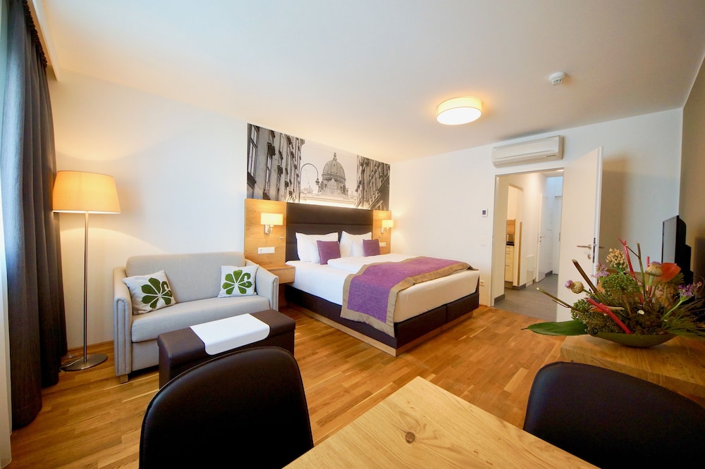 Deluxe Suite, Kitchen