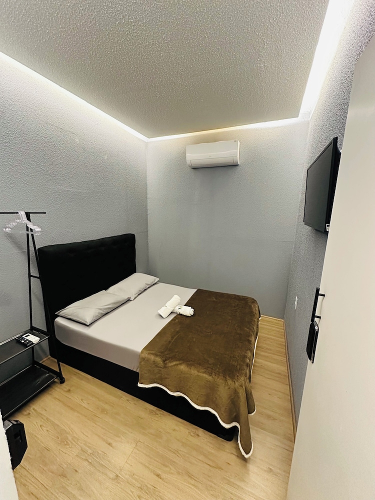 Basic Twin Room photo 1