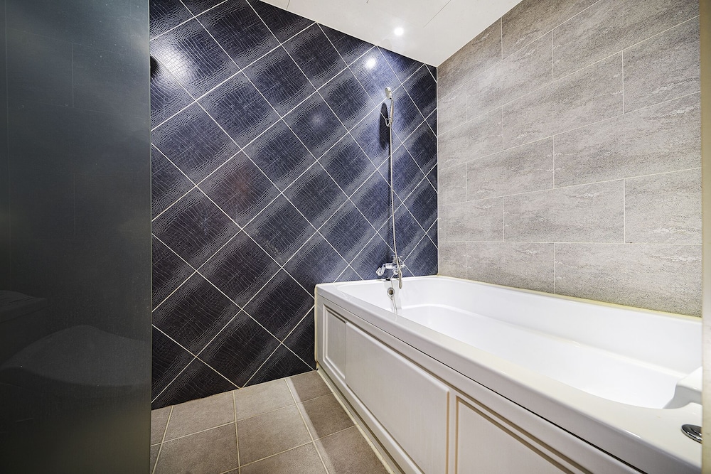 Premium Studio Suite photo 3