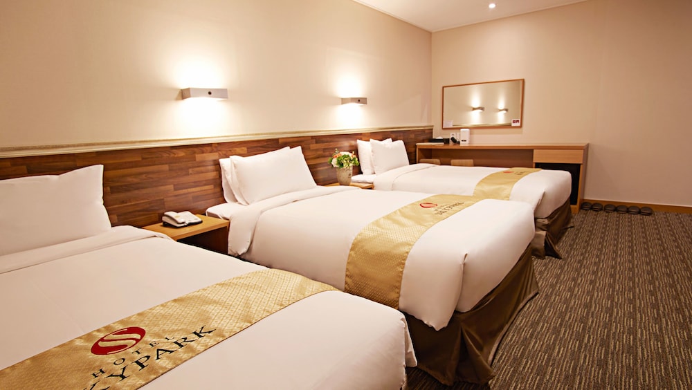 [RTA K-Ramyun PKG] Triple Room (ROOM+ K-Ramyun One-time Ticket (one Daily Ticket each)) photo 2