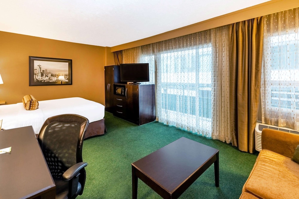 Room, 1 Queen Bed, Non Smoking - Photo 1