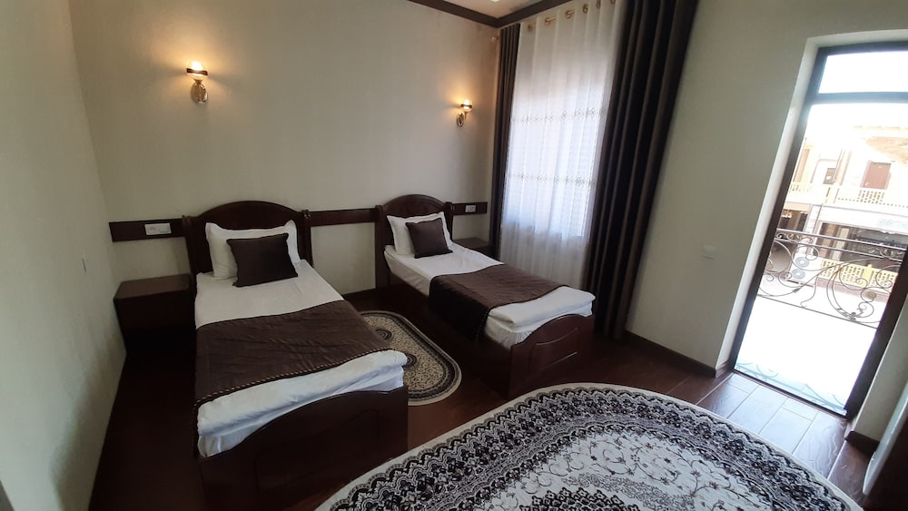 Standard Twin Room, Balcony, Courtyard View