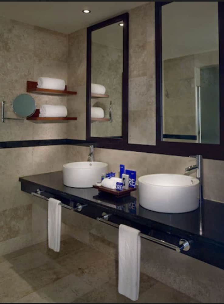Suite (with Jacuzzi) - Photo 6