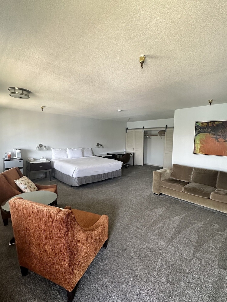Suite, 1 King Bed, River View - Photo 1