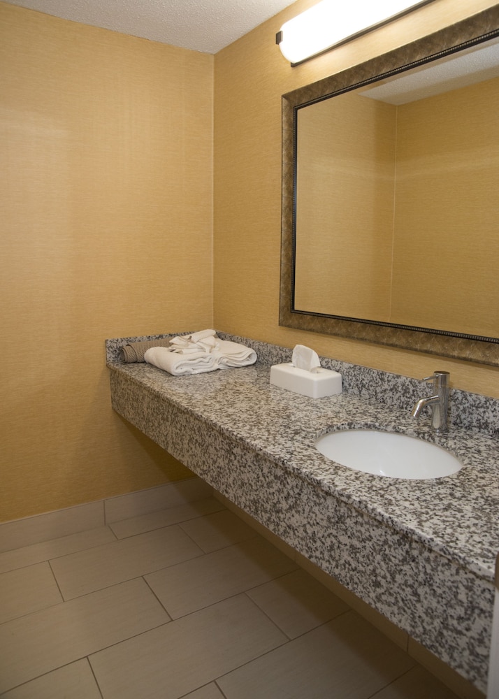3 Queen Bed Suite - Non Smoking - Photo 4