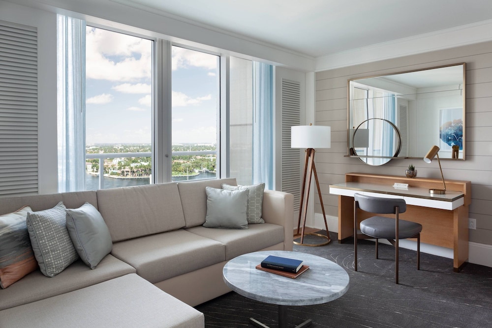 Junior Suite, 1 Bedroom, Balcony - Photo 1