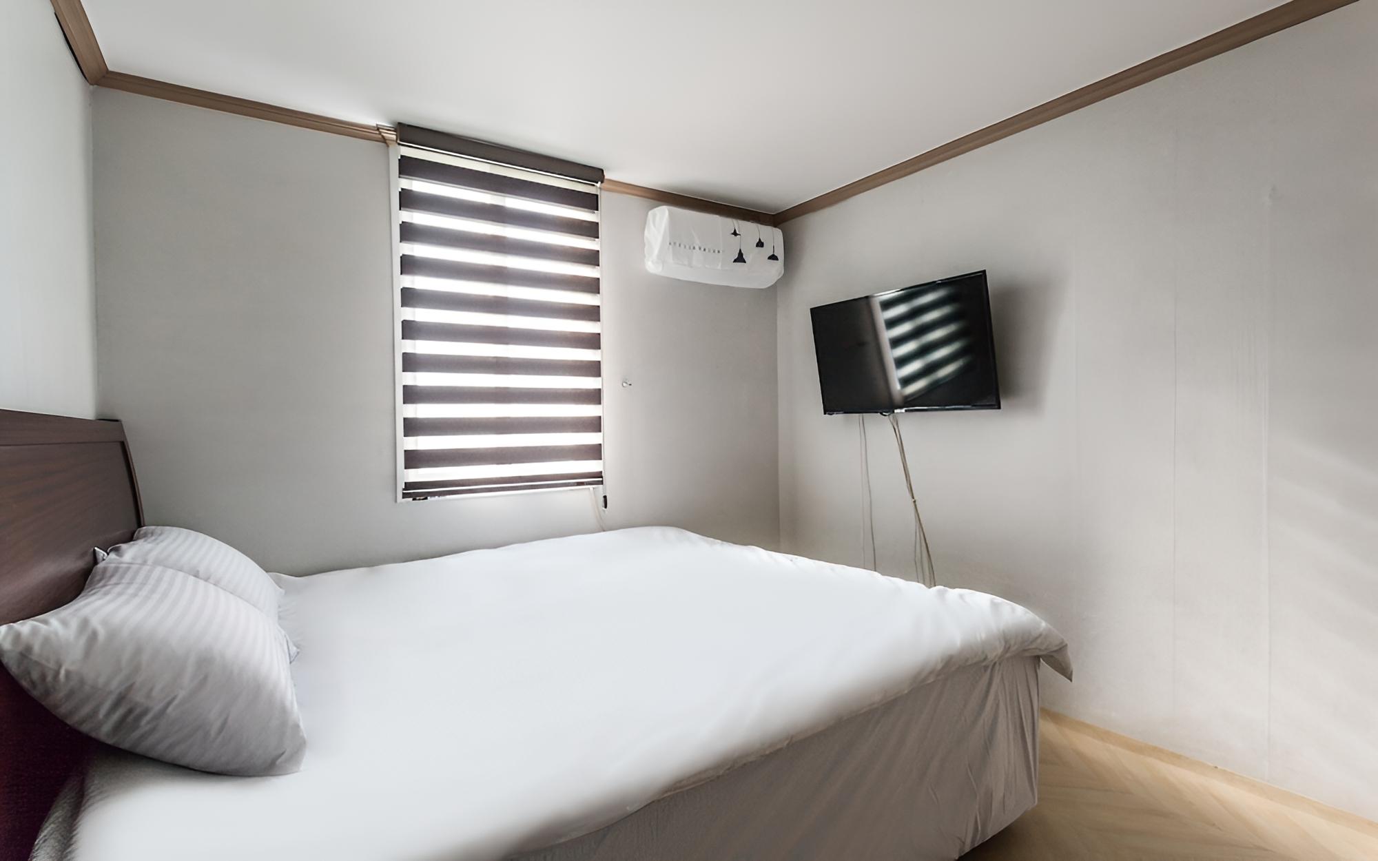 Room (Large bed room (Please check with the) photo 2