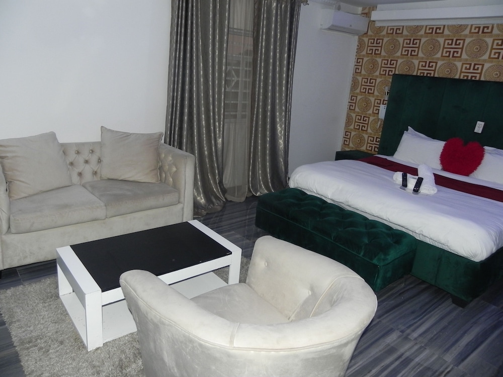 Deluxe Suite