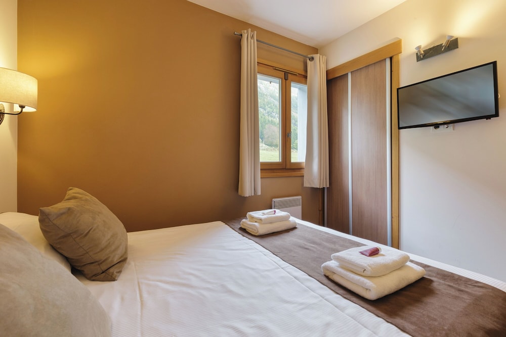 Family Apartment, 2 Bedrooms (Vallorcine Buet 43 ski in / ski out) Family Apartment, 2 Bedrooms (Vallorcine Buet 43 ski in / ski out)