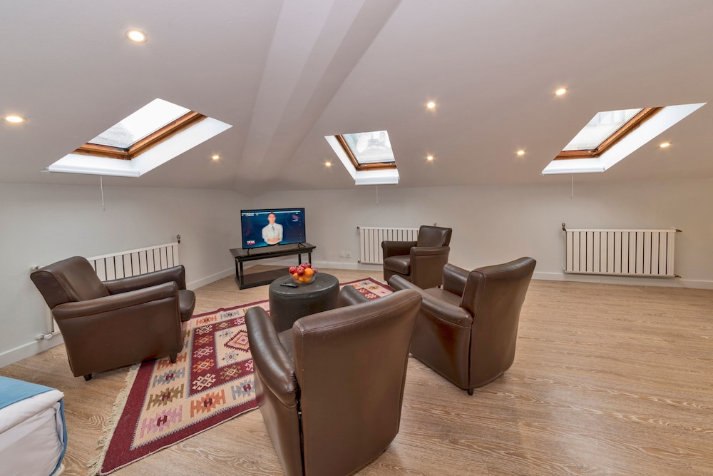 Family Room photo 1