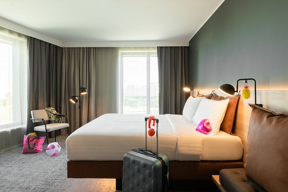 Room, 1 Queen Bed - Photo 7