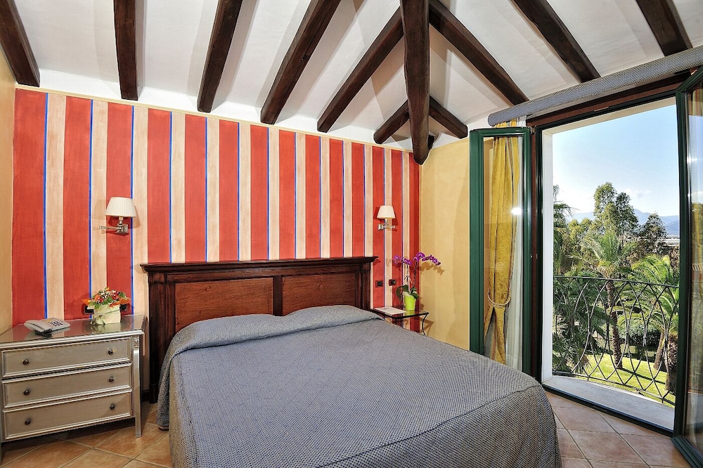 Panoramic Double or Twin Room, 1 Bedroom, Non Smoking, Pool View - Photo 1