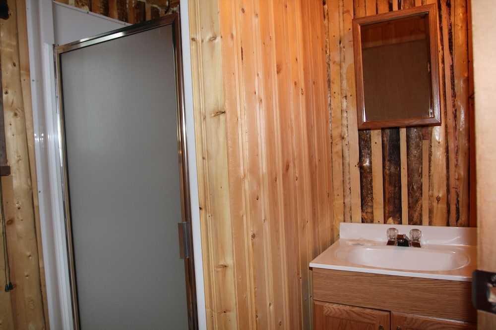 Standard Cabin, 2 Bedrooms (Cabin 5) photo 3