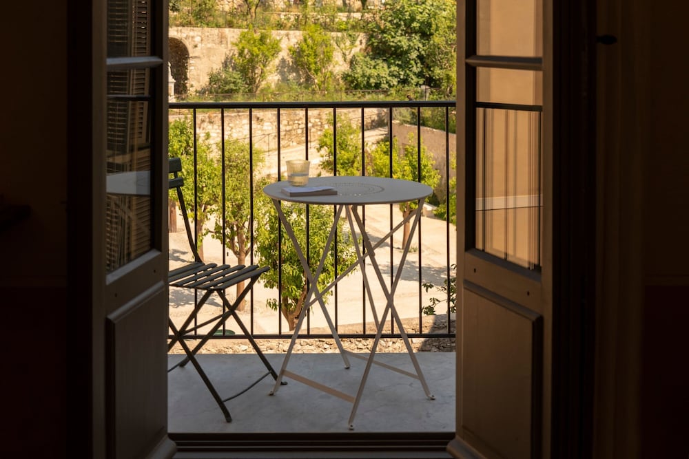 Room, 1 King Bed, Courtyard View - Photo 8