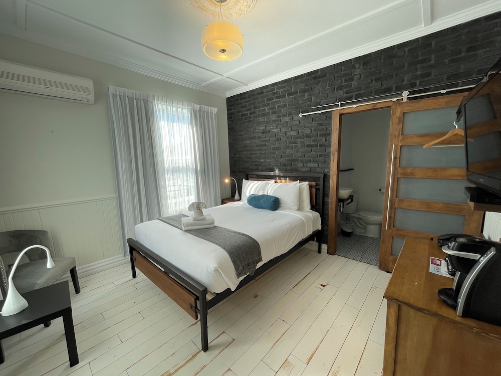 Classic Room, 1 Queen Bed photo 1