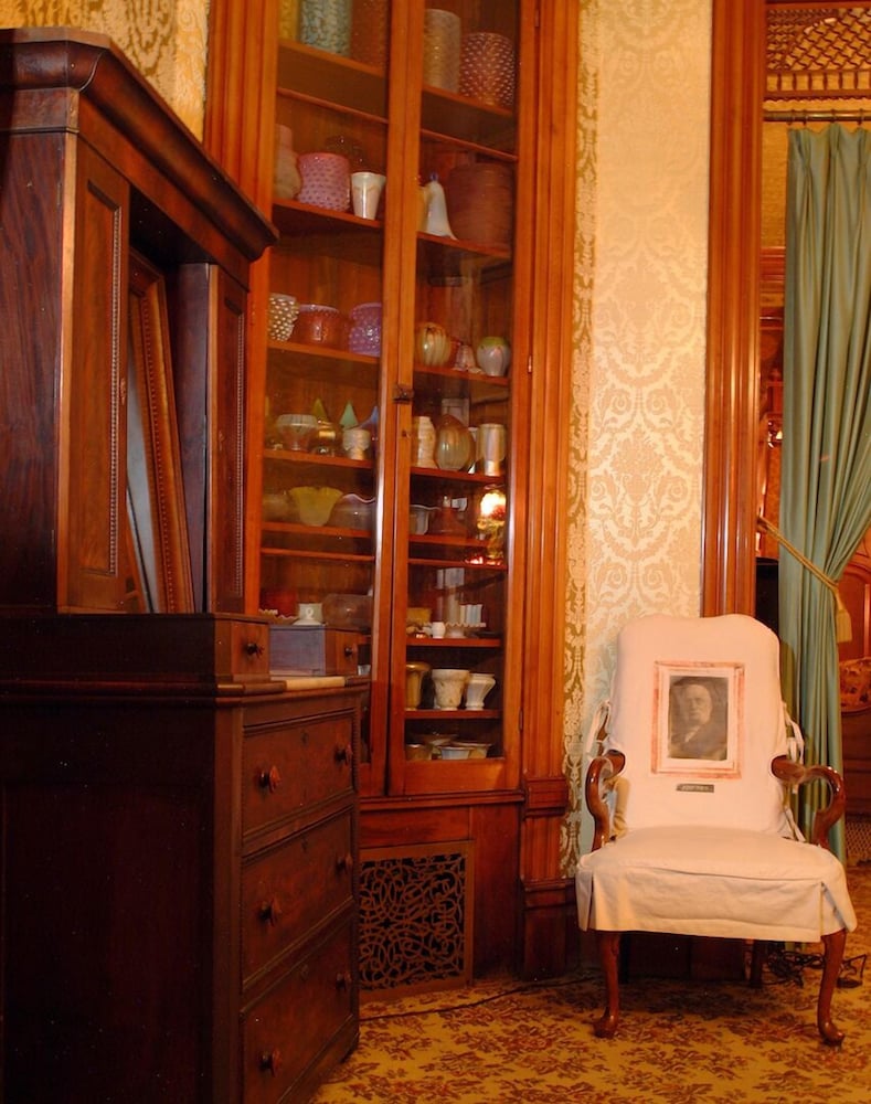 Suite, 1 Queen Bed, Non Smoking, Private Bathroom (Library) photo 2