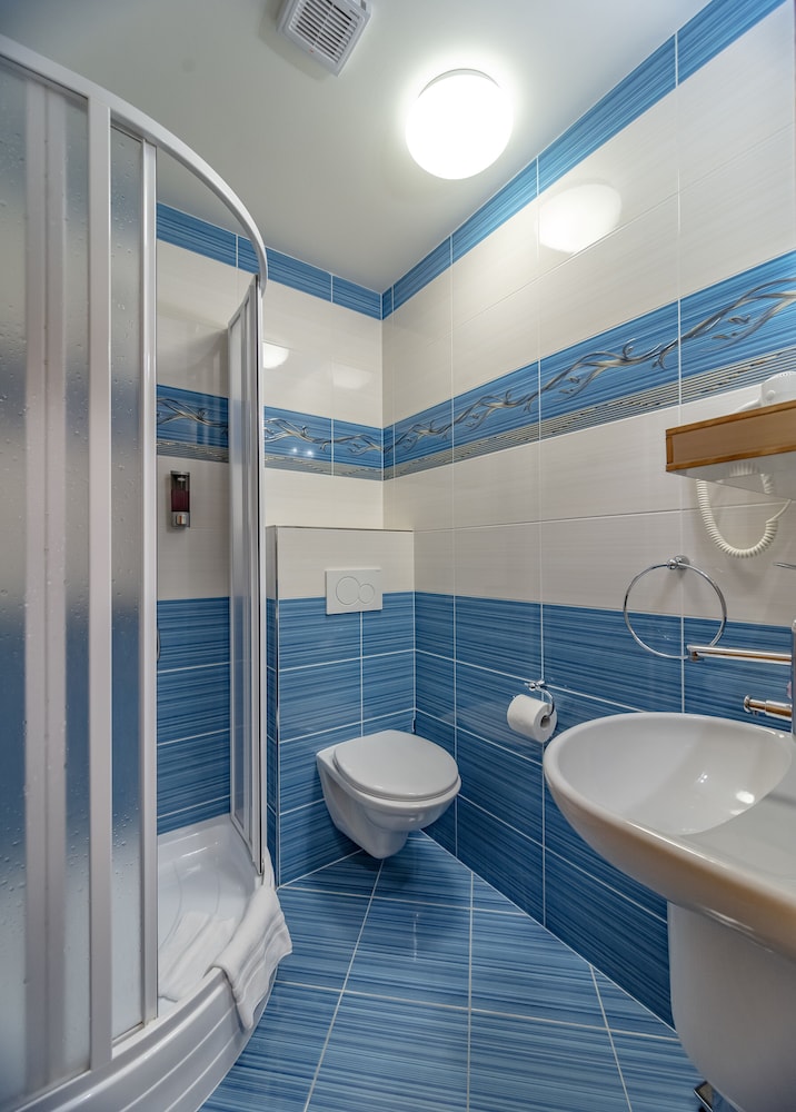 Triple Room, 1 Bedroom photo 3