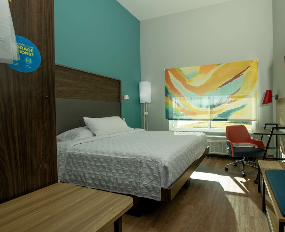 Room, 1 King Bed, Accessible (Mobility & Hearing, Roll-In Shower) - Photo 2