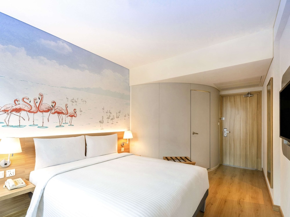 Standard Room, 1 Queen Bed - Photo 8