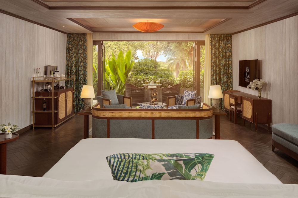 River View Executive Suite - Photo 1