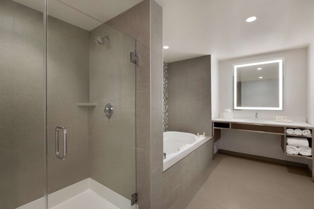 Suite, 1 King Bed, Non Smoking