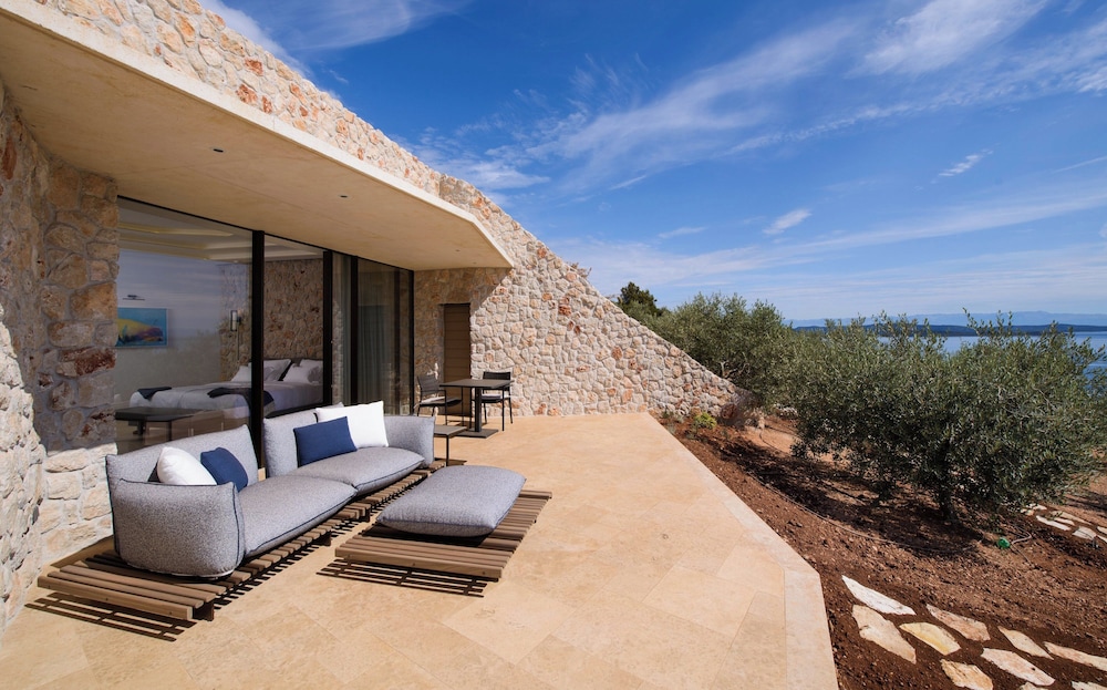 Deluxe Suite with Terrace, Sea View and Grove View - Photo 5