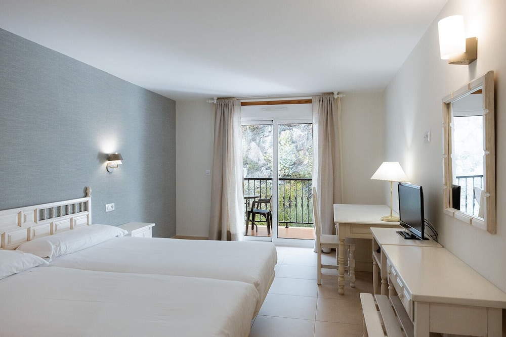Double or Twin Room - Photo 1