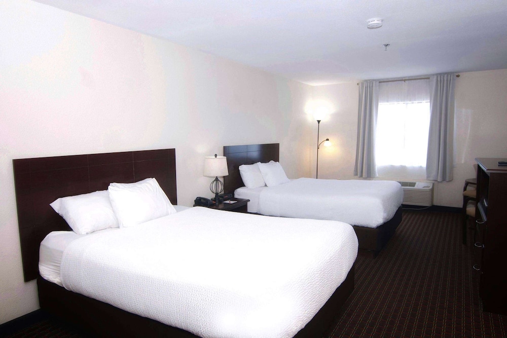 Room, 2 Queen Beds, Accessible - Photo 1