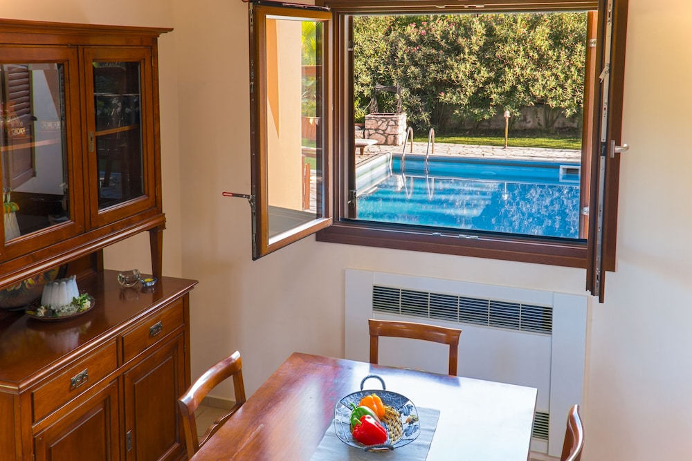 Villa, 2 Bedrooms, Private Pool, Garden Area photo 3