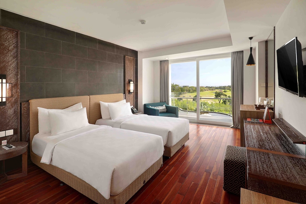 Deluxe Room, 1 King Bed, Balcony photo 2