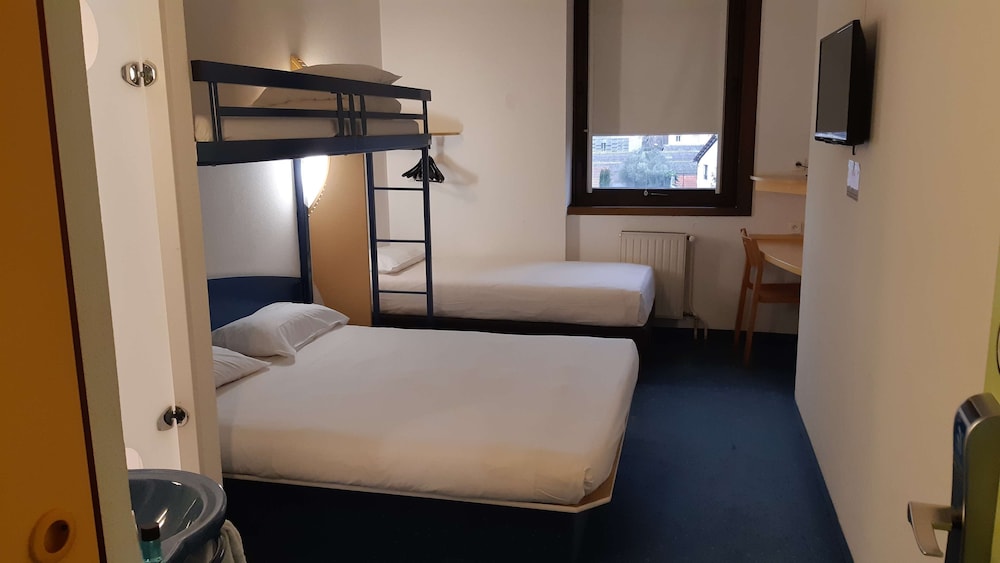 Standard Room, Multiple Beds photo 3