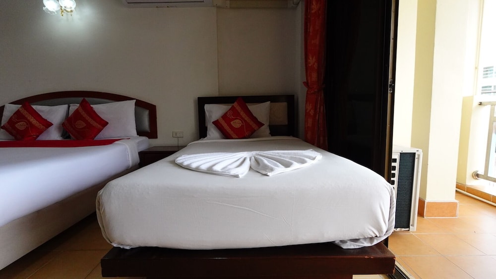 Deluxe Triple room with Balcony - Photo 12
