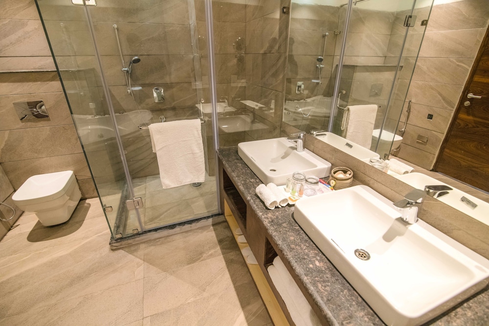 Luxury Room, Balcony - Photo 3